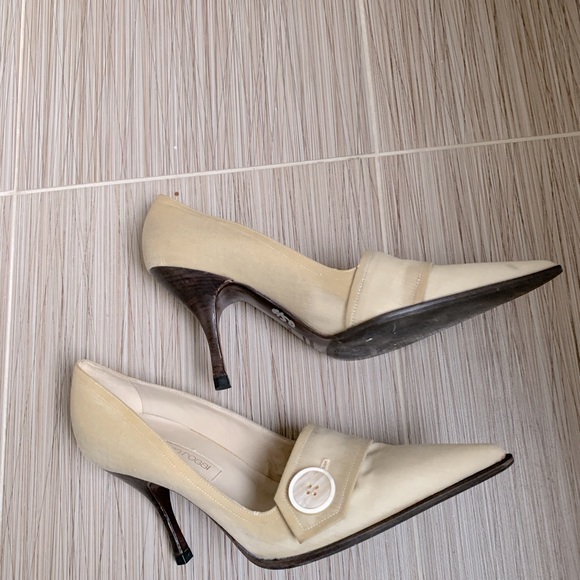 Vintage fabric pumps with button detail - Picture 6 of 6